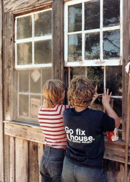Go Fix a House Retro T-shirt - Image 4