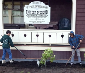 Sierra Service Students Back to Work in Vernonia