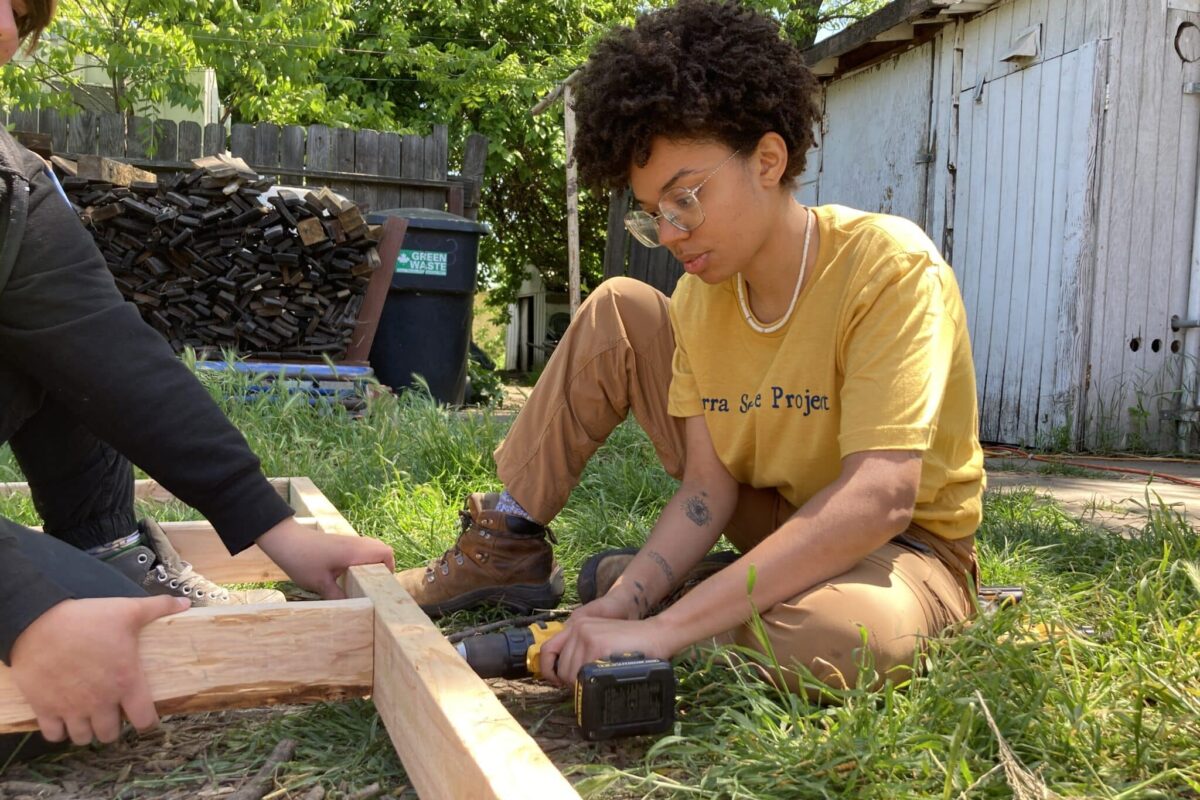 atlas using screwdriver (1) atlas using screwdriver (1)